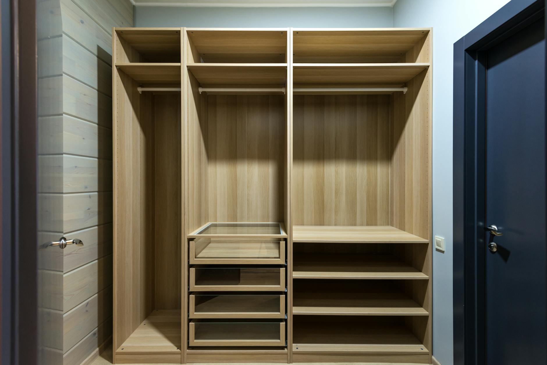 Maßgefertigter Holzeinbauschrank